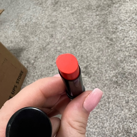 Elizabeth Arden Lipstick - Picture 10 of 11